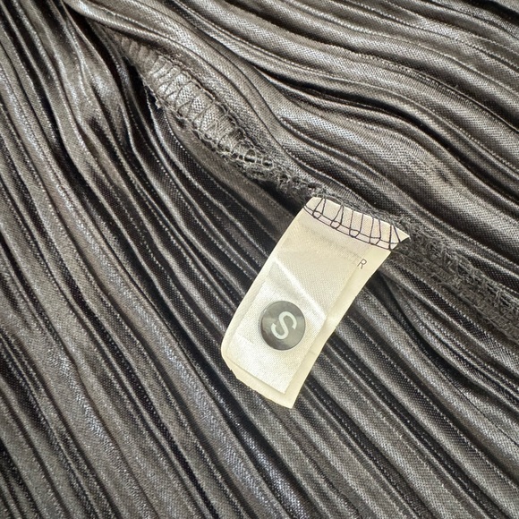 Black plisse button down co-ord set, size Small in excellent condition - Picture 2 of 2